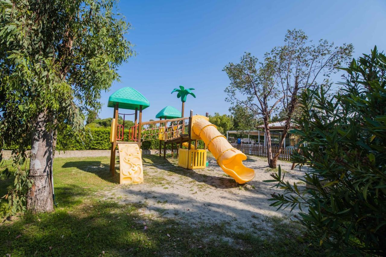 Camping Le Palme Марина-ди-Биббона Экстерьер фото